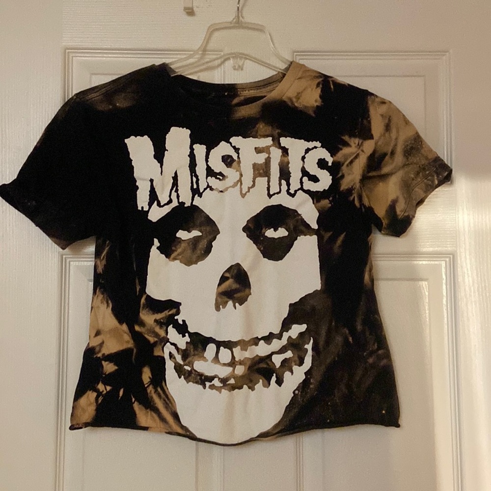Misfits tee shirt size M crop top